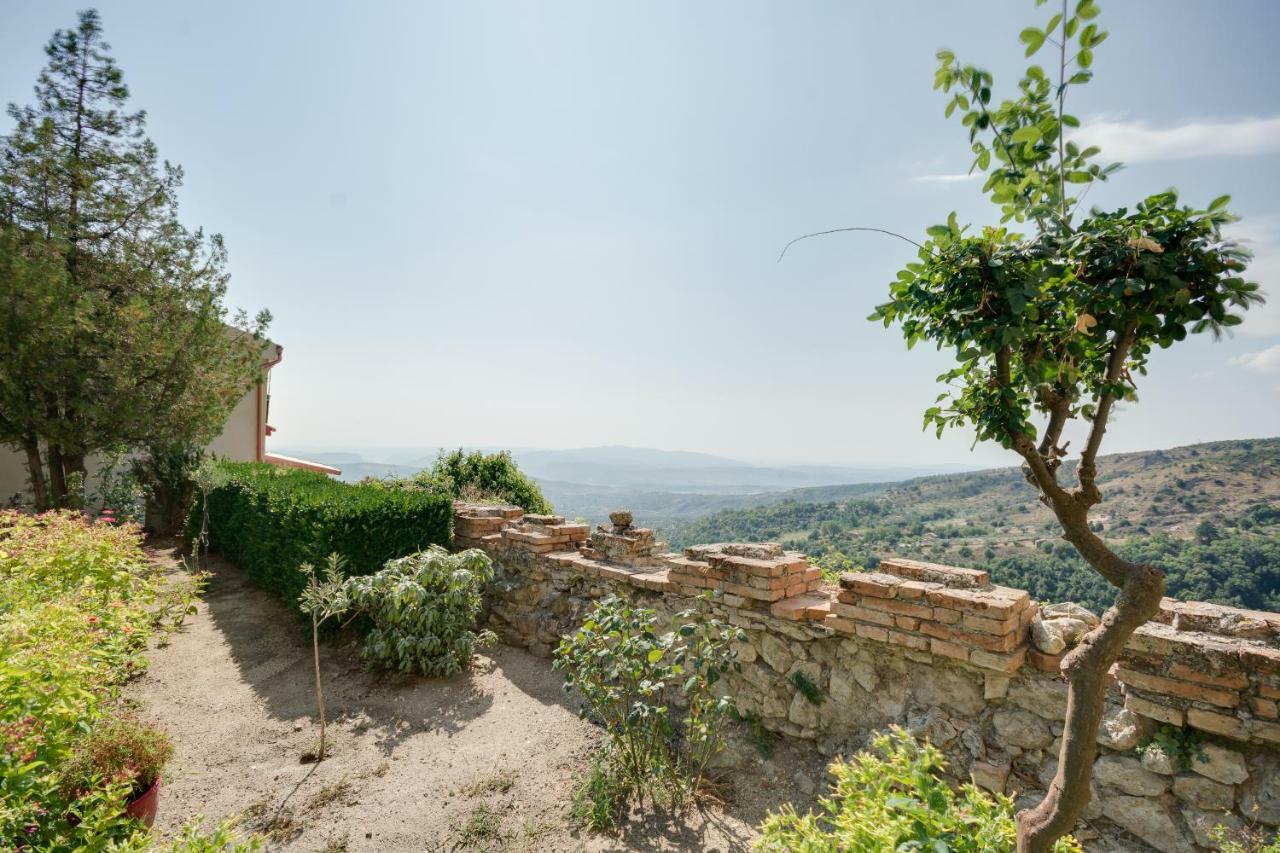 Castello Di Caccuri Suites Ngoại thất bức ảnh