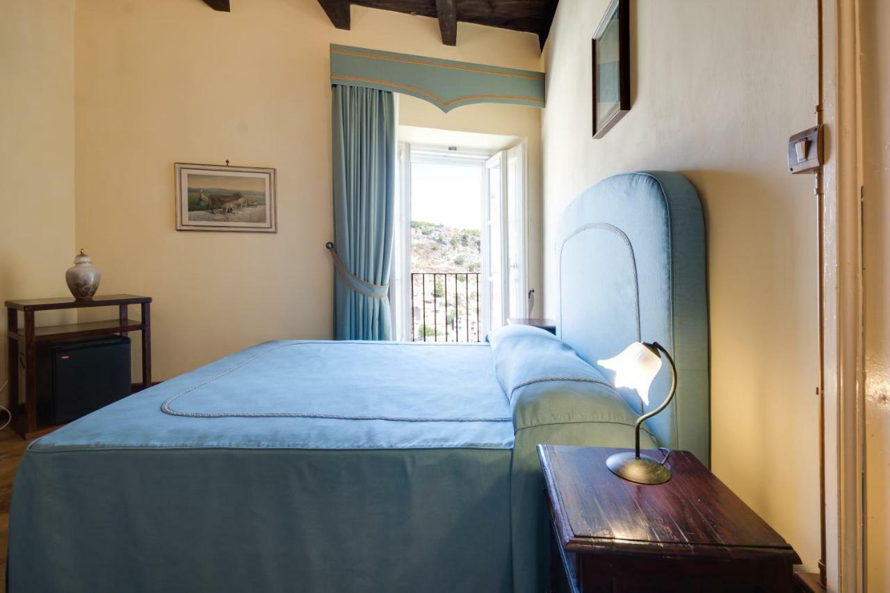 Castello Di Caccuri Suites Ngoại thất bức ảnh