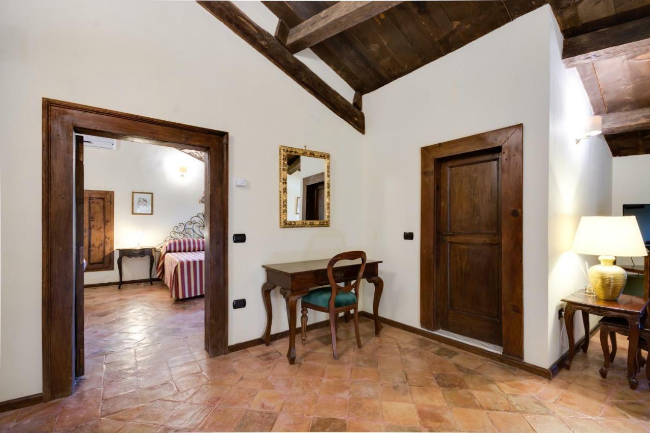 Castello Di Caccuri Suites Ngoại thất bức ảnh